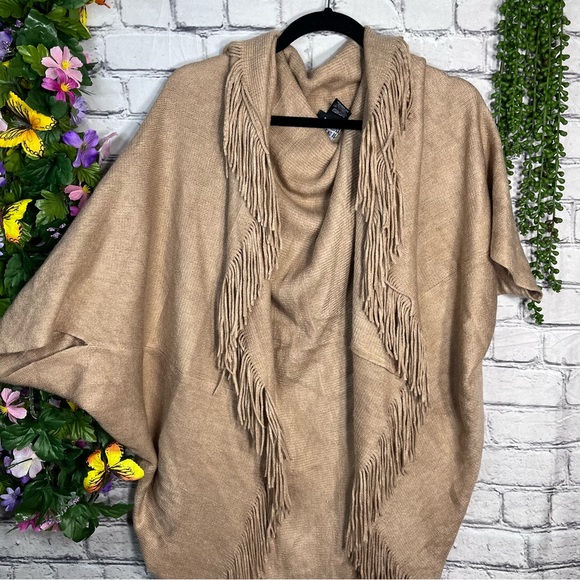 .!💙2/$40💙Layers By Lizden Fringe Oversize Tasseled Shawl/Cardigan One Size - Picture 4 of 16